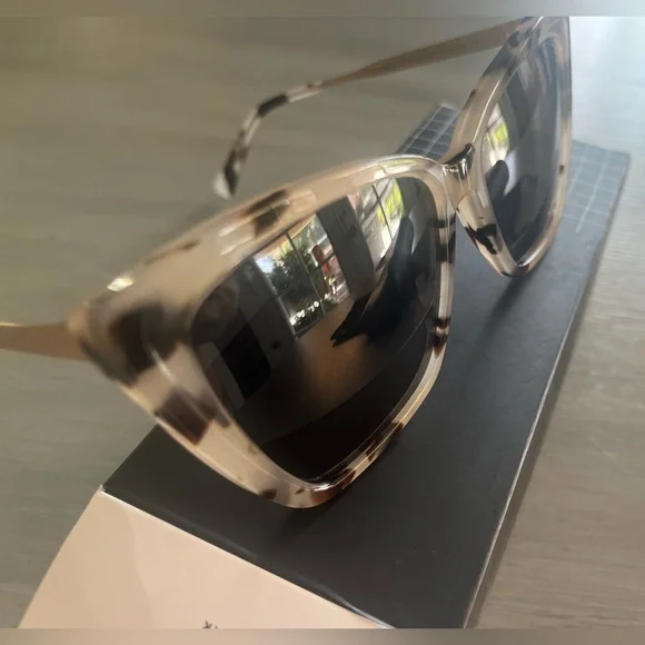 DIFF Eyewear Becky II Cream Tortoise Grey Polarized Sunglasses - Picture 6 of 15